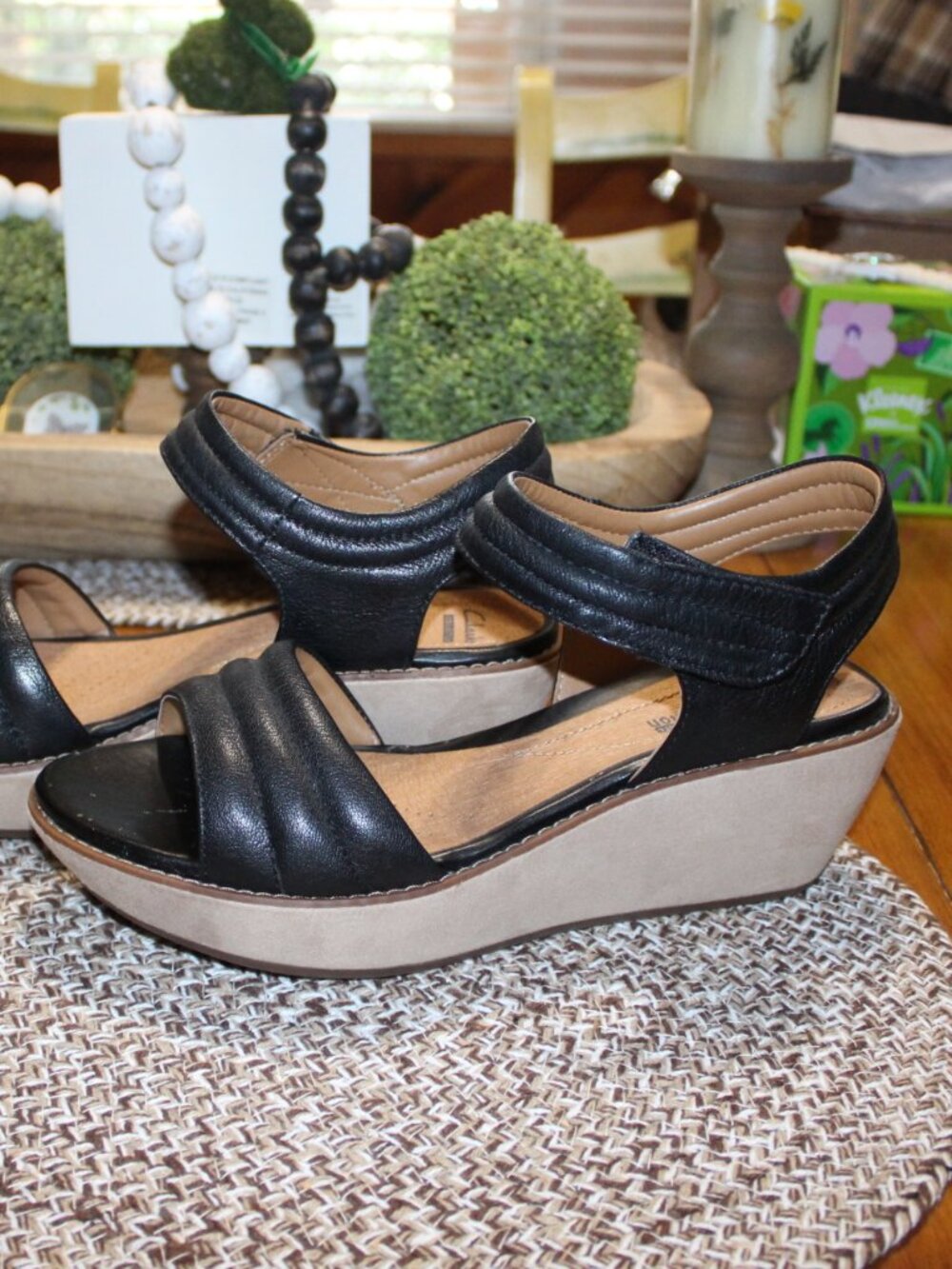 NWT Clark Hazelle Alba Quilted strap wedge sandals 9 1/2 WIDE FABULOUS!! - Picture 8 of 12